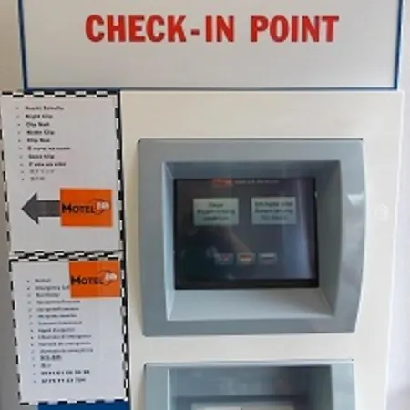 24h Koeln 2* フレッヒェン